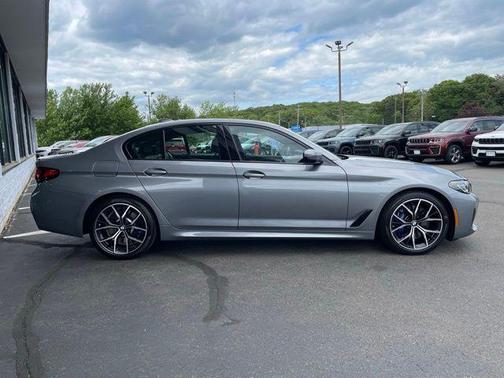 Skyscraper Gray Metallic 2023 BMW 540 i xDrive