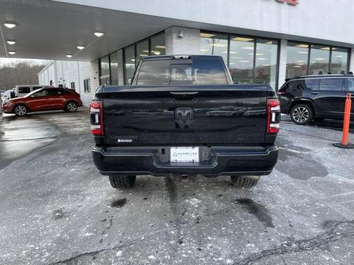 2022 RAM 2500 Laramie Crew Cab 4x4 6'4' Box