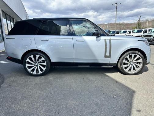 2023 Land Rover Range Rover P530 SE
