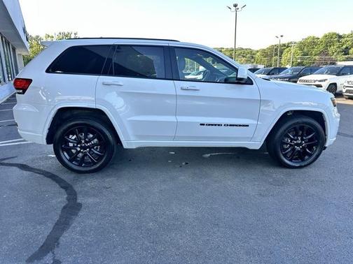 2022 Jeep Grand Cherokee Laredo