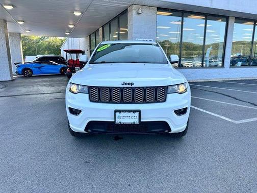 2022 Jeep Grand Cherokee Laredo
