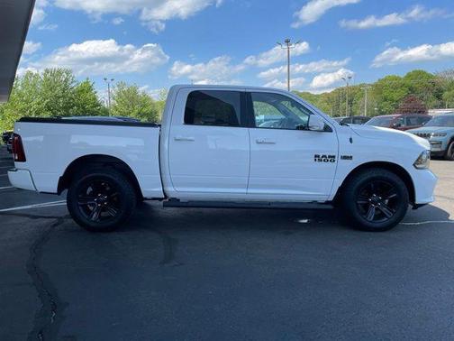 Bright White Clearcoat 2018 RAM 1500 Night Crew Cab 4x4 5'7' Box