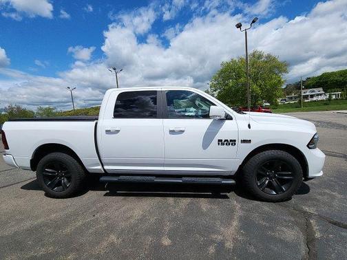 Bright White Clearcoat 2018 RAM 1500 Night Crew Cab 4x4 5'7' Box