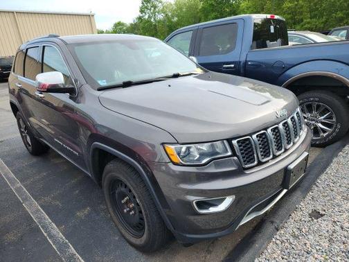 Granite Crystal Metallic Clearcoat 2017 Jeep Grand Cherokee Limited