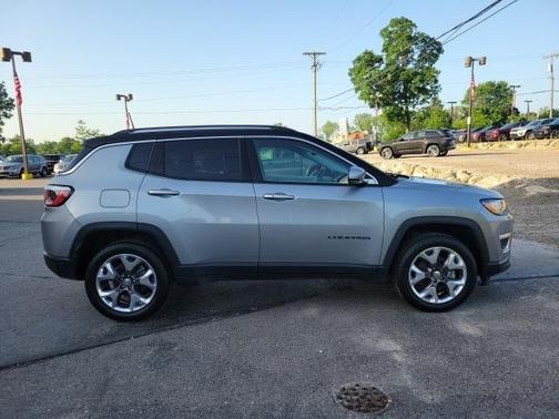 Photo 4 of 38 of 2020 Jeep Compass Limited