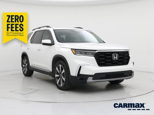 White 2024 Honda Pilot Touring