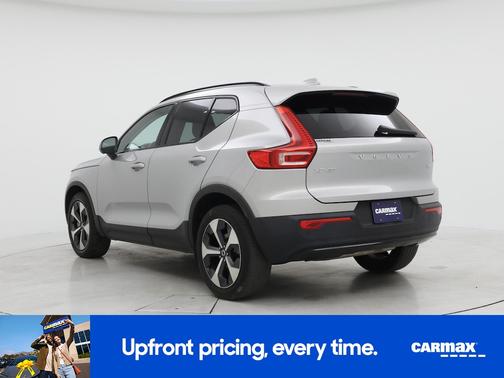 2023 Volvo XC40 B4 Ultimate Dark Theme
