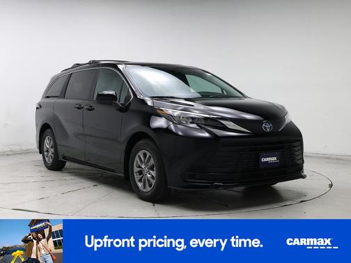 2025 Toyota Sienna LE