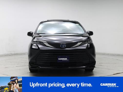 2025 Toyota Sienna LE