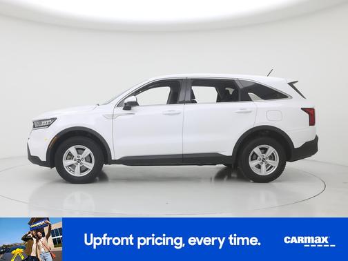 White 2021 Kia Sorento LX
