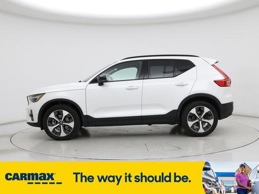 2023 Volvo XC40 B5 Plus Dark Theme