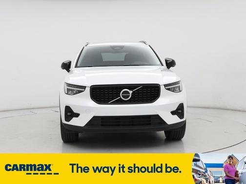 2023 Volvo XC40 B5 Plus Dark Theme