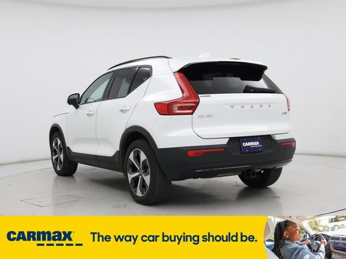 2023 Volvo XC40 B5 Plus Dark Theme