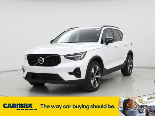 2023 Volvo XC40 B5 Plus Dark Theme