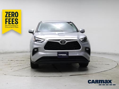 Silver 2023 Toyota Highlander LE