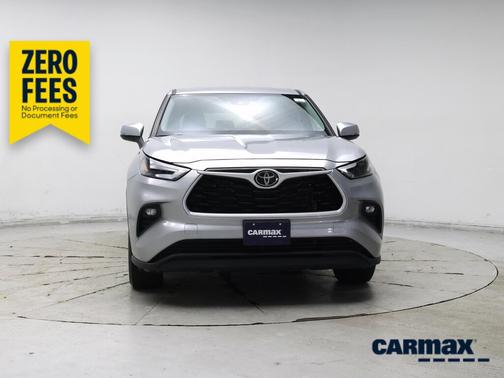 Silver 2023 Toyota Highlander LE