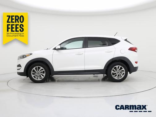 White 2018 Hyundai TUCSON SE