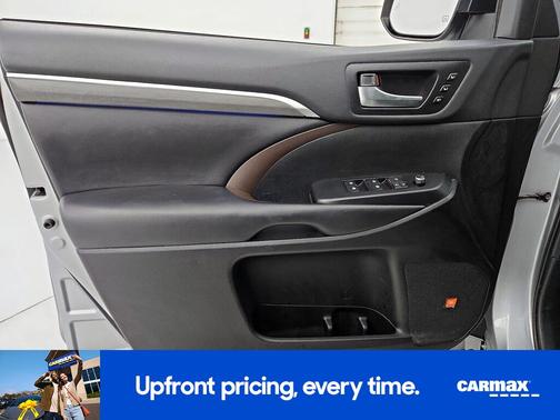 Silver 2019 Toyota Highlander Hybrid Limited Platinum