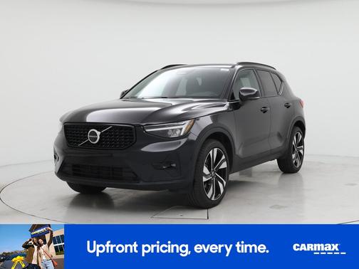 2025 Volvo XC40 B5 Plus Dark Theme