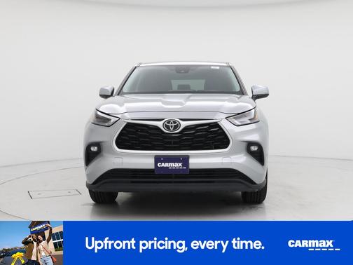 Silver 2024 Toyota Highlander LE