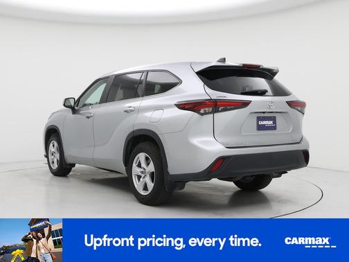 Silver 2024 Toyota Highlander LE