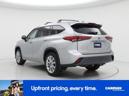 Silver 2021 Toyota Highlander Hybrid Limited