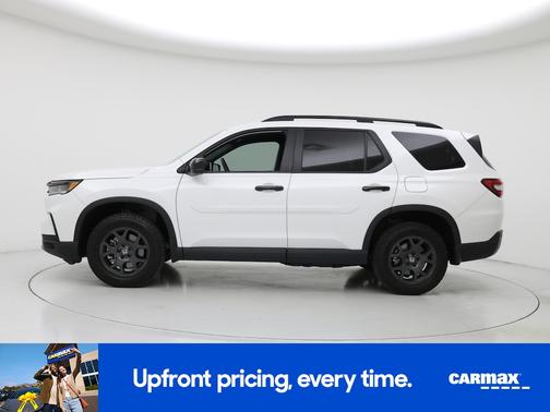 White 2024 Honda Pilot Trailsport