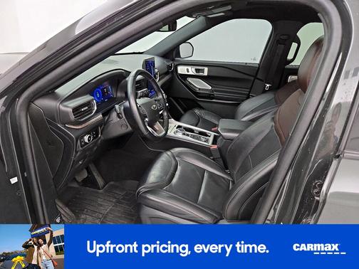 Black 2023 Ford Explorer Platinum