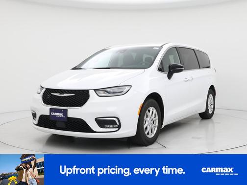 White 2025 Chrysler Pacifica Select
