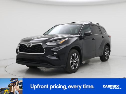 Black 2024 Toyota Highlander XLE