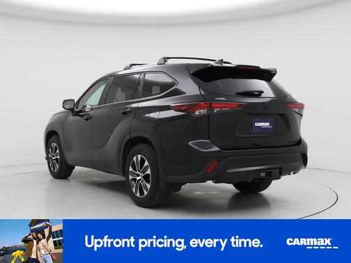 Black 2024 Toyota Highlander XLE