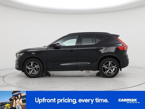 2023 Volvo XC40 B4 Plus Dark Theme