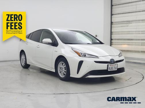White 2019 Toyota Prius LE