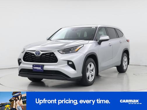Silver 2022 Toyota Highlander Hybrid LE