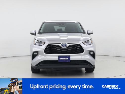 Silver 2022 Toyota Highlander Hybrid LE