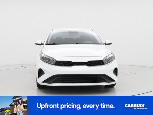 White 2024 Kia Forte LXS