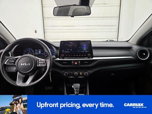 White 2024 Kia Forte LXS