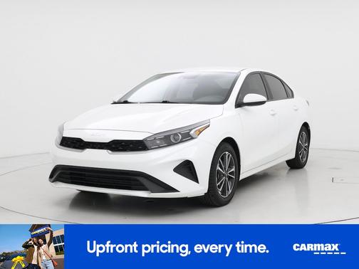 White 2024 Kia Forte LXS