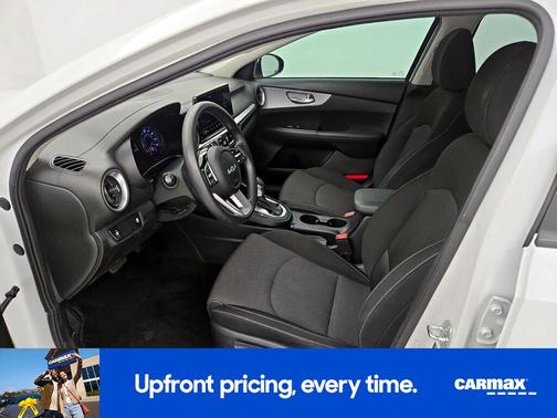 White 2024 Kia Forte LXS