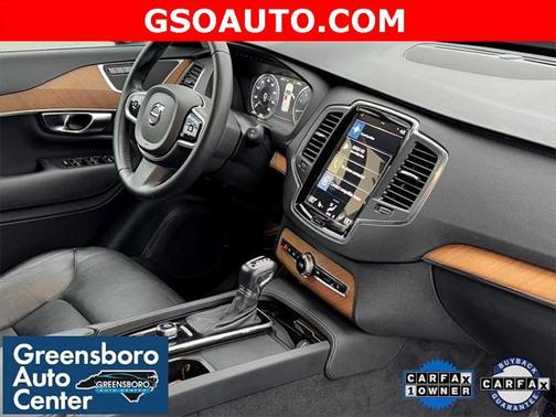 2022 Volvo XC90 T6 Momentum