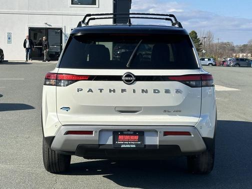2023 Nissan Pathfinder SL 4WD