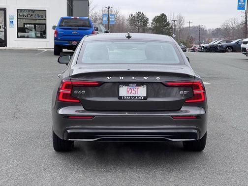 2024 Volvo S60 B5 Core Dark Theme