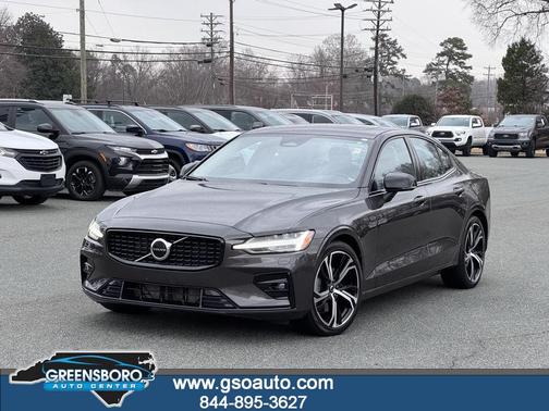 2024 Volvo S60 B5 Core Dark Theme