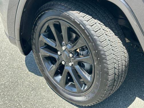 Granite Crystal Metallic Clearcoat 2020 Jeep Grand Cherokee Altitude
