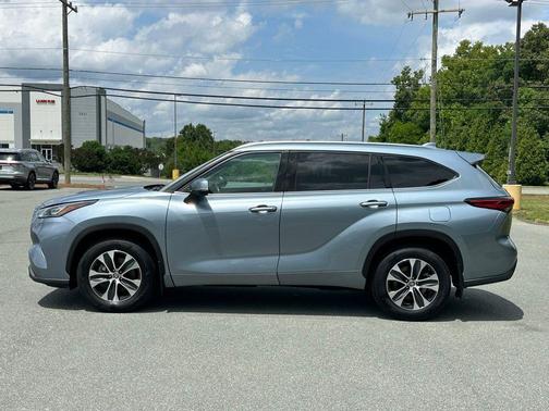 Moon Dust 2020 Toyota Highlander XLE