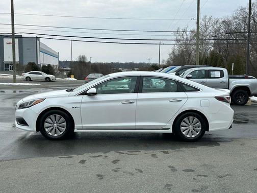 2016 Hyundai SONATA Hybrid SE