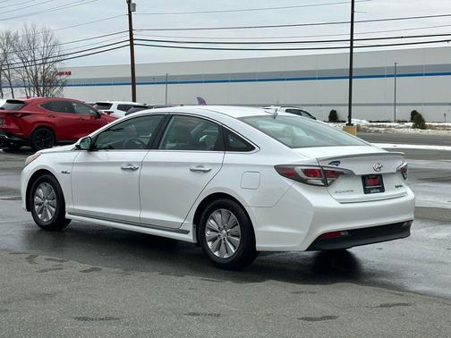 2016 Hyundai SONATA Hybrid SE