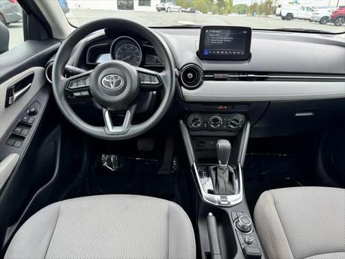 2020 Toyota Yaris Sedan LE