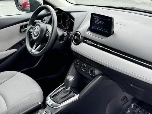 2020 Toyota Yaris Sedan LE