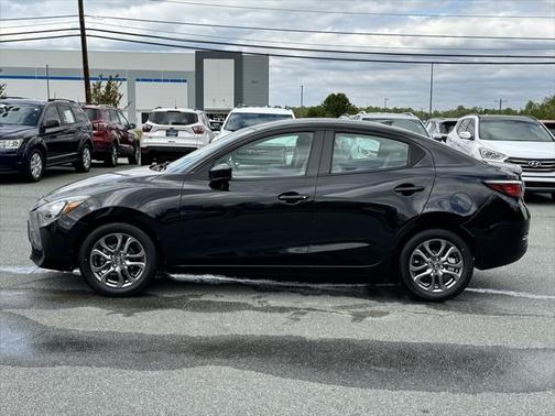2020 Toyota Yaris Sedan LE